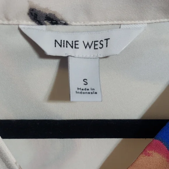 Nine West Button Front Ruffle Hem Dress In Ivory Swirl Pattern Size Small - Picture 3 of 10